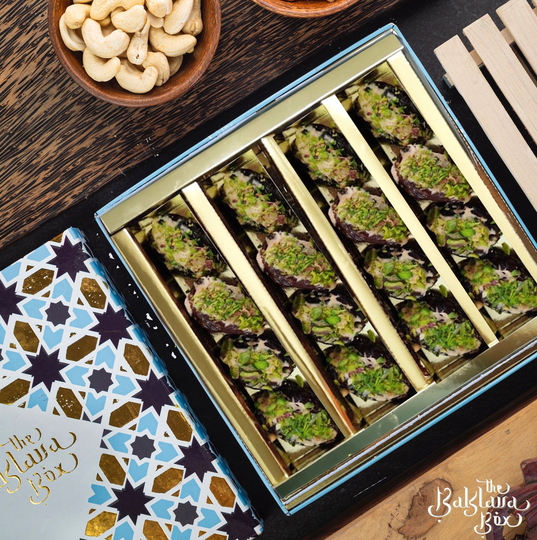 Rabri Flavoured Medjool Dates (16 pieces) - THE BAKLAVA BOX